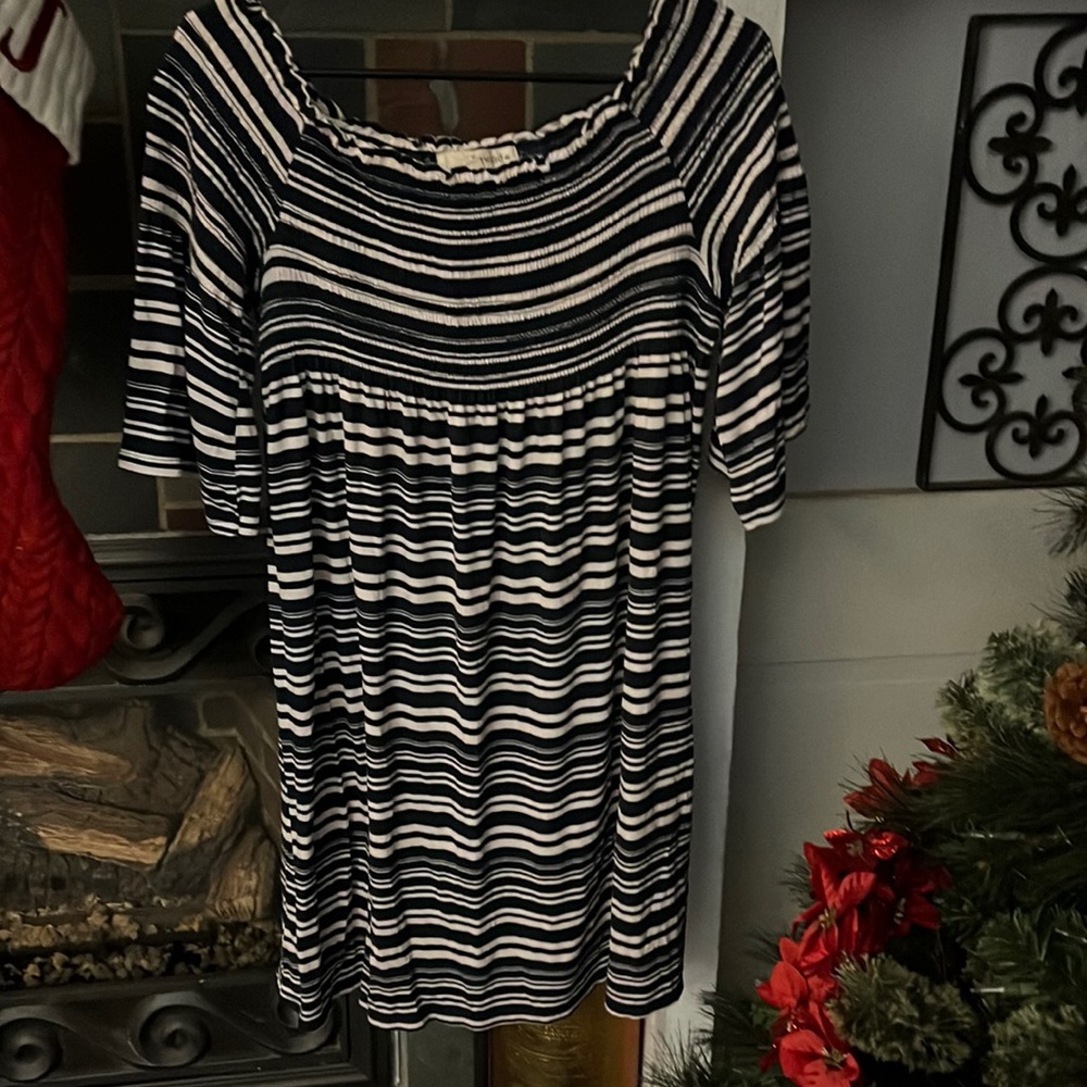 Rewind brand size L 3/4 flowy sleeve navy and cream color